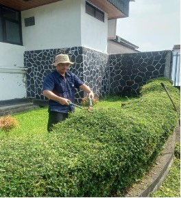 Tenaga Perawatan Taman Gardener EVF